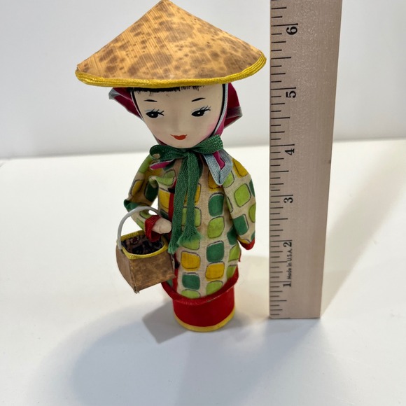 Vtg Asian Japanese Geisha Girl Doll Figurine w/ Woven Hat & Basket Collectible - Picture 5 of 7